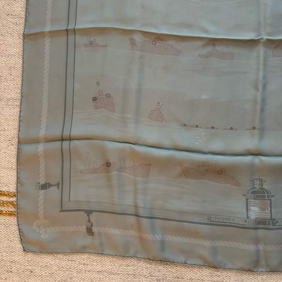 New with tags Hermes Limited Edition Silk Wash Scarf - Picture 5 of 9